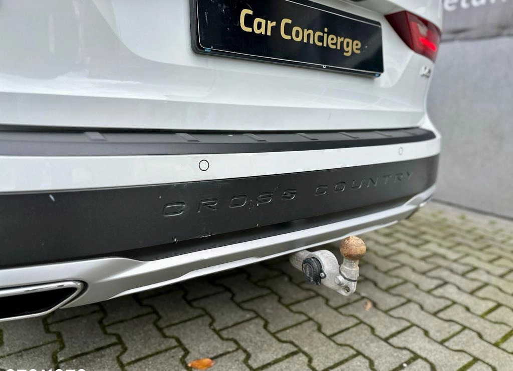 Volvo V90 Cross Country cena 134900 przebieg: 176000, rok produkcji 2019 z Ostroróg małe 742